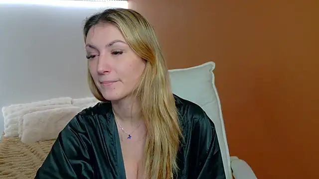 Snapshot of Anaayss_ chatting on January 19, 5:33 am Anaayss online show from January 19, 5:33 am