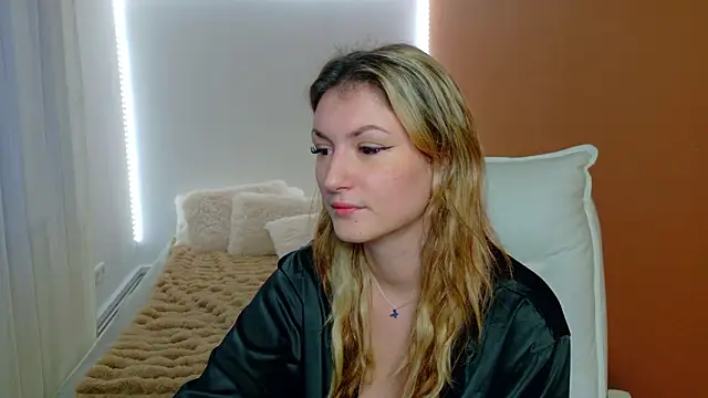 Snapshot of Anaayss_ chatting on February 2, 6:01 am Anaayss online show from February 2, 6:01 am