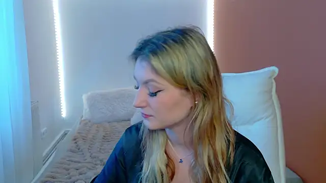 Snapshot of Anaayss_ chatting on February 3, 6:40 am Anaayss online show from February 3, 6:40 am