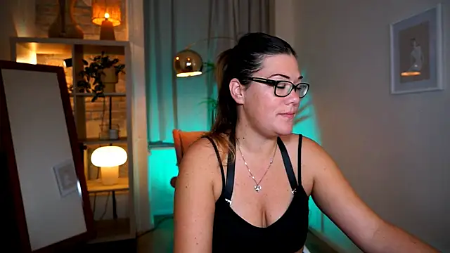 mrs fllowerr online show from October 16, 5:58 pm