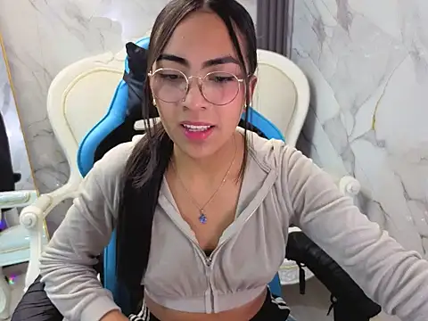 Snapshot of Katyrider_a chatting on October 7, 12:35 pm Katyrider a online show from October 7, 12:35 pm
