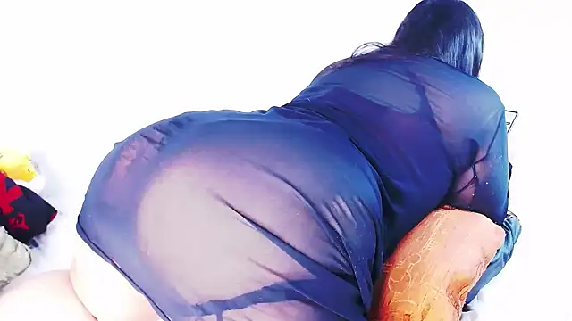 Snapshot of vivianepierss chatting on December 18, 7:14 am vivianepierss online show from December 18, 7:14 am