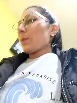 Snapshot of Mia-love-03 chatting on October 7, 9:12 pm Mia-love-03 online show from October 7, 9:12 pm