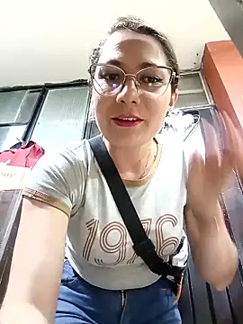 Snapshot of Mia-love-03 chatting on October 24, 11:23 pm Mia-love-03 online show from October 24, 11:23 pm