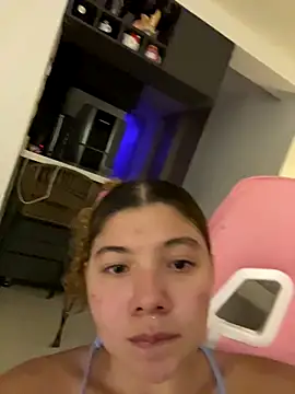 Snapshot of Gaby_002 chatting on December 16, 5:01 am Gaby 002 online show from December 16, 5:01 am