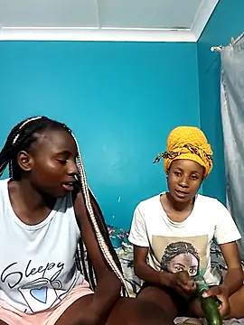 HotPetite 25 online show from January 5, 8:45 pm