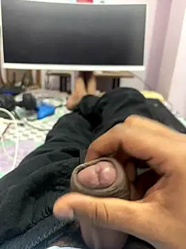 Snapshot of slaveboi9876 chatting on December 14, 5:40 pm slaveboi9876 online show from December 14, 5:40 pm