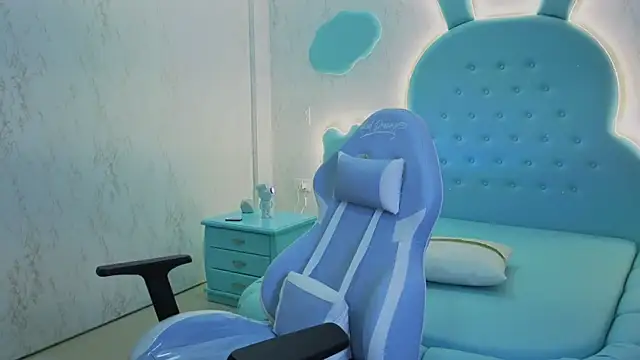 Mia Cuttee online show from October 30, 3:30 am