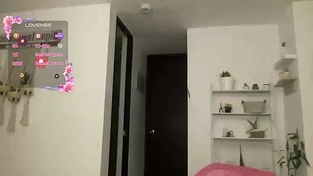 isa  fox online show from December 4, 4:33 am