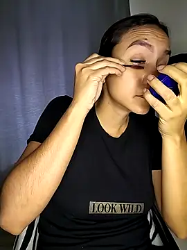 Mia-Reyes online show from October 15, 1:00 pm