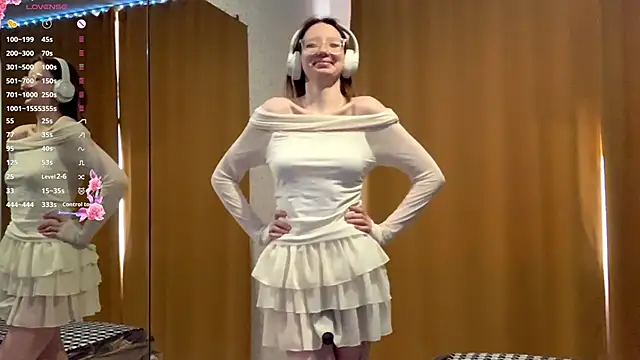 KrystinFunches online show from October 4, 8:34 am