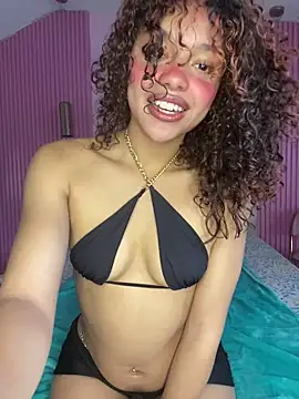 Snapshot of PrettyLia chatting on November 18, 7:40 pm PrettyLia online show from November 18, 7:40 pm