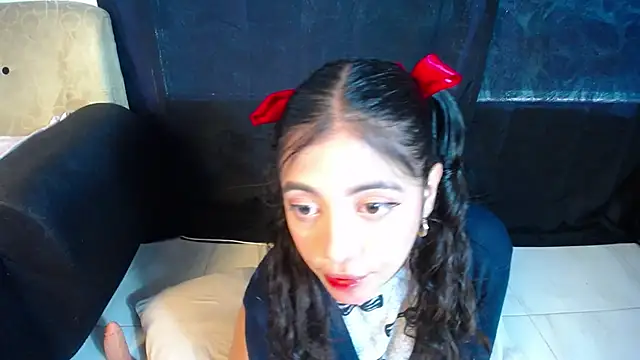 Isis Valen online show from November 18, 9:30 pm