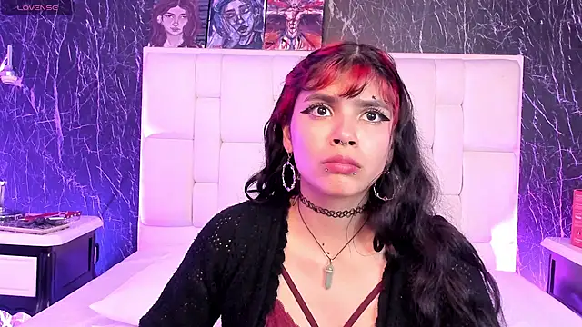 Snapshot of Raven_Rox chatting on October 18, 3:53 am Raven Rox online show from October 18, 3:53 am