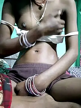 Snapshot of Cuty_kinjal chatting on November 7, 9:04 pm Cuty kinjal online show from November 7, 9:04 pm