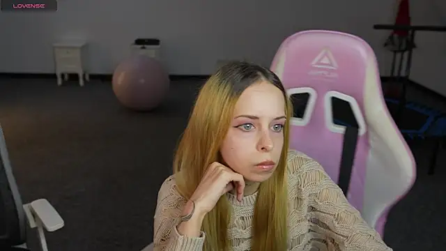 Snapshot of Luchi_Sun chatting on October 25, 10:12 am Luchi Sun online show from October 25, 10:12 am