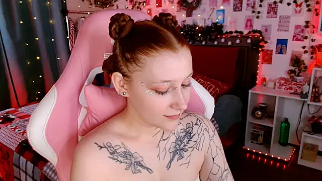 Ayla Hicks online show from December 2, 7:20 pm