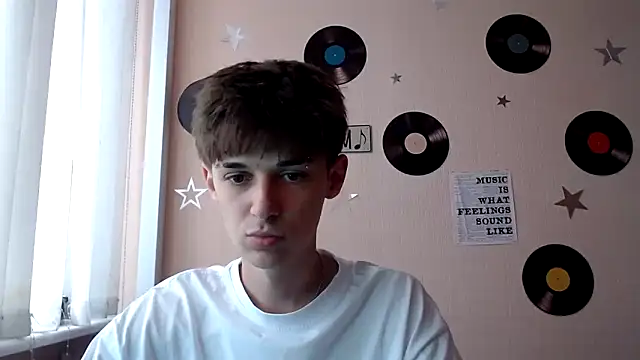 Hoot Dude  online show from October 2, 12:12 pm