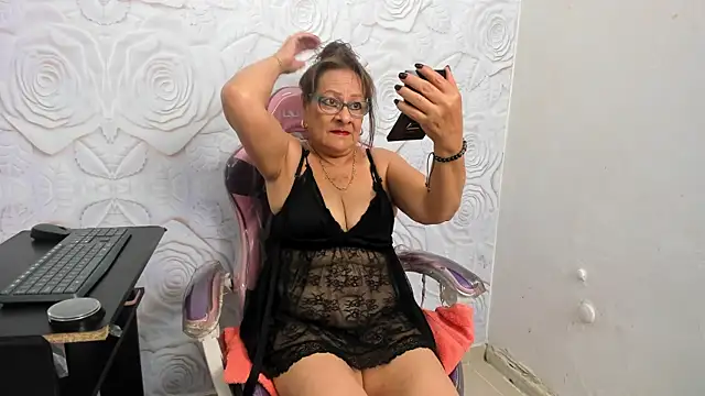 Snapshot of HotNana4U chatting on September 30, 11:15 am HotNana4U online show from September 30, 11:15 am