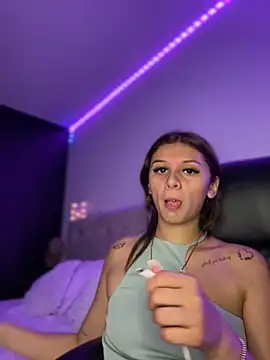 aliisonn   parker26 online show from October 3, 6:05 pm