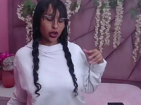 LILI CANDIES online show from October 2, 12:45 pm