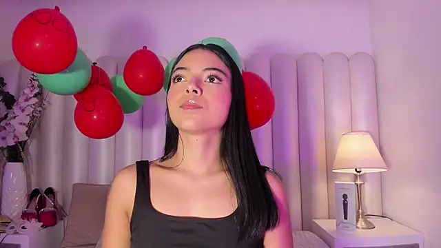 Snapshot of AriaBelles chatting on November 14, 7:23 pm AriaBelles online show from November 14, 7:23 pm