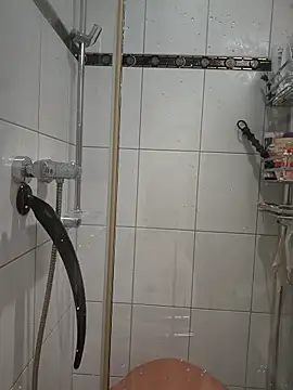 Snapshot of TommyTom76 chatting on October 31, 7:04 pm TommyTom76 online show from October 31, 7:04 pm