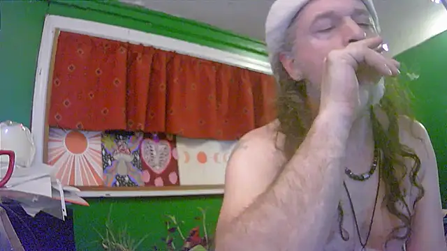 Snapshot of HippieDad333 chatting on June 3, 2:03 am HippieDad333 online show from June 3, 2:03 am