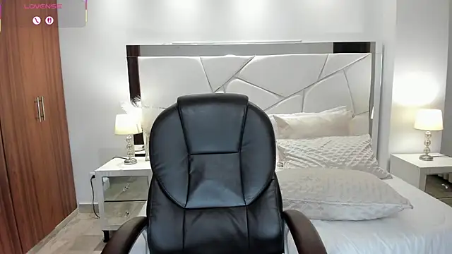 Natasha Kiim  online show from April 11, 7:45 am