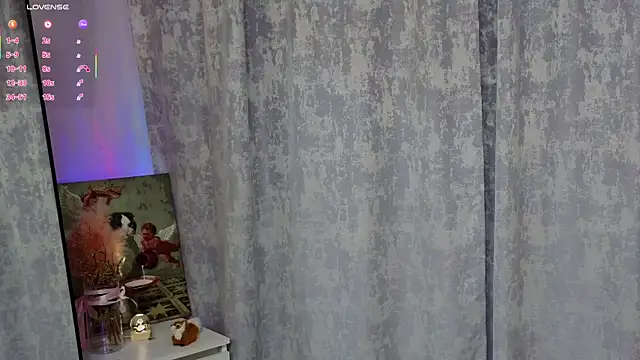 Snapshot of LunaraRada chatting on November 10, 3:11 pm LunaraRada online show from November 10, 3:11 pm