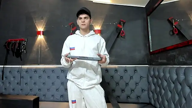 liam coleman25 online show from December 17, 5:24 am