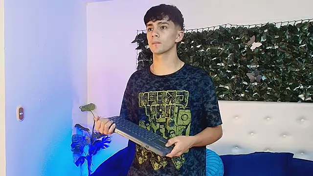 Snapshot of Axel_Draven chatting on October 21, 10:49 am Axel Draven online show from October 21, 10:49 am