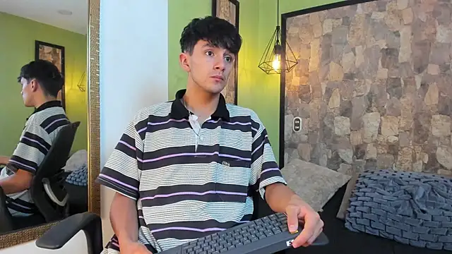 Snapshot of Axel_Draven chatting on November 18, 11:03 am Axel Draven online show from November 18, 11:03 am