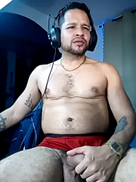 LucasGaeel online show from December 2, 1:22 am