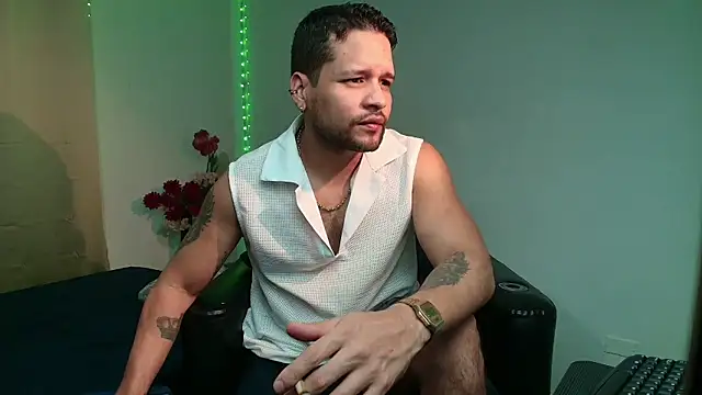 LucasGaeel online show from April 16, 12:00 am