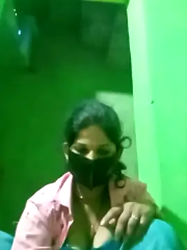 Snapshot of Cuty_nensi chatting on October 28, 1:53 am Cuty nensi online show from October 28, 1:53 am