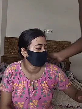 Snapshot of Love_Queen11 chatting on November 1, 7:54 am Love Queen11 online show from November 1, 7:54 am