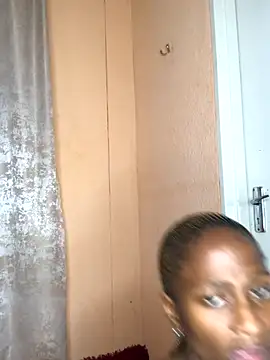 Caramel102004 online show from September 25, 12:25 am