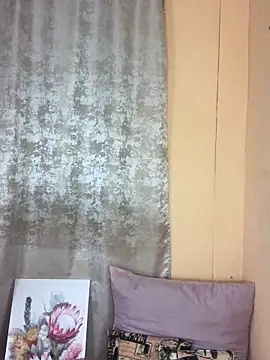 Caramel102004 online show from October 14, 8:20 pm