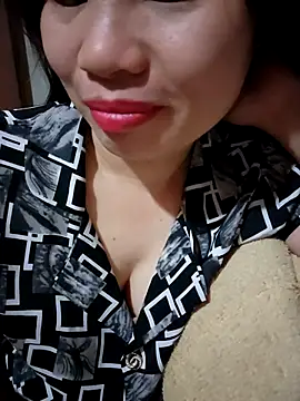 Snapshot of Meoweo_23 chatting on December 2, 8:37 pm Meoweo 23 online show from December 2, 8:37 pm