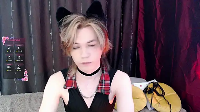 Snapshot of evan_reinhart chatting on October 24, 7:38 am evan reinhart online show from October 24, 7:38 am