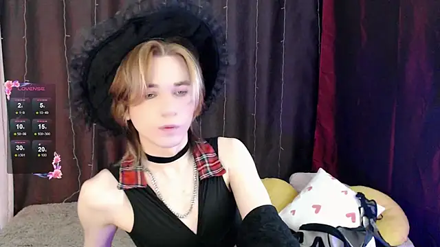 Snapshot of evan_reinhart chatting on October 28, 12:30 pm evan reinhart online show from October 28, 12:30 pm