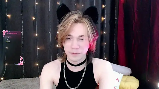 Snapshot of evan_reinhart chatting on November 8, 12:44 am evan reinhart online show from November 8, 12:44 am