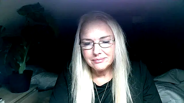 Snapshot of Sandy-Summer chatting on September 26, 5:28 pm Sandy-Summer online show from September 26, 5:28 pm