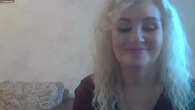 Snapshot of LadySexyBlond chatting on October 21, 3:29 am LadySexyBlond online show from October 21, 3:29 am