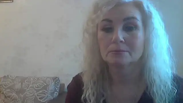 Snapshot of LadySexyBlond chatting on November 3, 6:14 am LadySexyBlond online show from November 3, 6:14 am