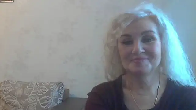 Snapshot of LadySexyBlond chatting on November 12, 7:09 am LadySexyBlond online show from November 12, 7:09 am
