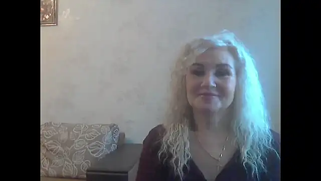 Snapshot of LadySexyBlond chatting on November 15, 6:44 am LadySexyBlond online show from November 15, 6:44 am