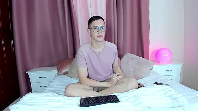 royal fantasy online show from December 3, 7:45 pm