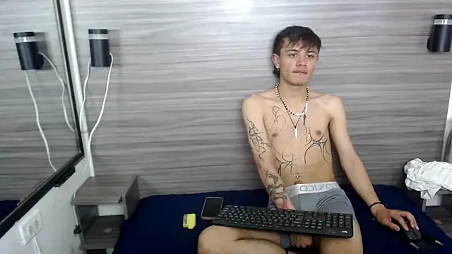 Snapshot of Jerom_xx chatting on October 6, 7:33 pm Jerom xx online show from October 6, 7:33 pm